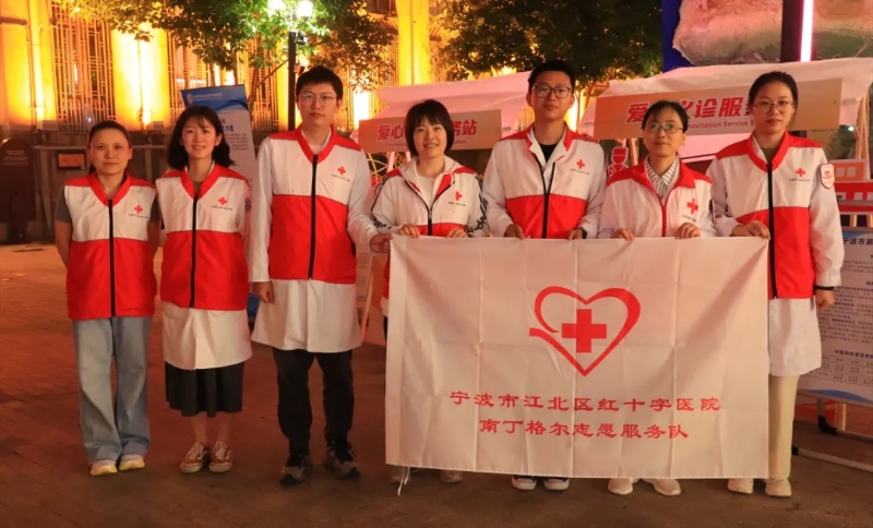 “矢志人道 携手同行”人道公益集市，九院(江北区红十字医院)团队传递温暖力量